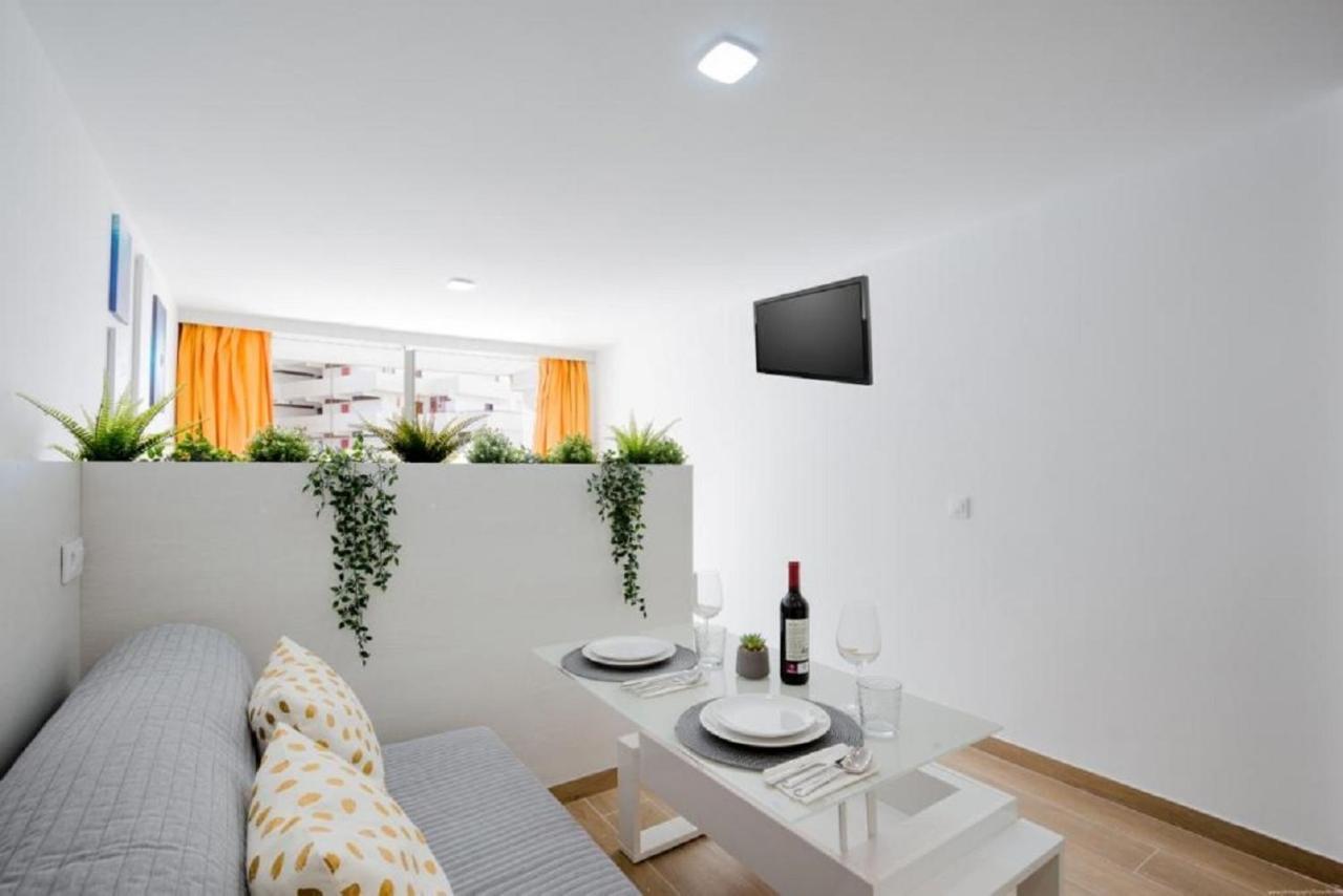 319 Modern Accommodation,Sea View, Wi Fi And Pool Playa de las Americas  Exterior photo